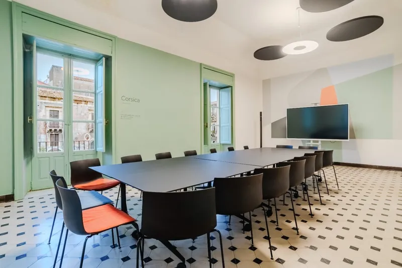 Aula per formazione negli spazi di Isola Catania