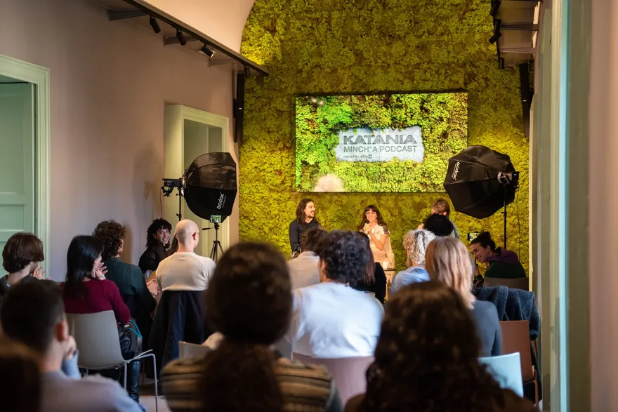 La registrazione di un podcast davanti al pubblico