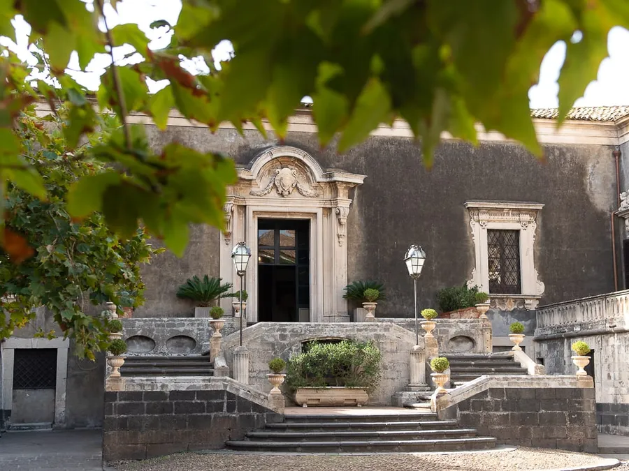 La facciata sul giardino
