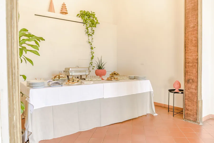 La sala Lampedusa di Isola a Catania, allestita per un buffet