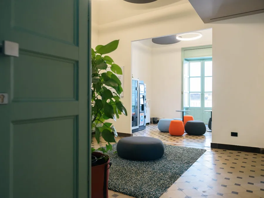 Isola Life, la lounge con i pouf