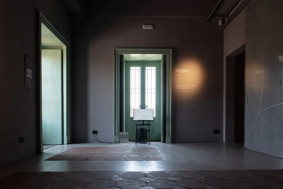 La sala Malta di Isola a Catania, la sala nel suo allestimento essenziale