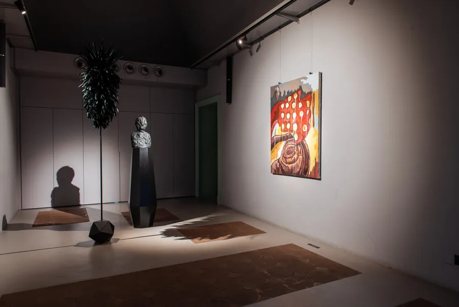 La sala Malta di Isola a Catania, allestita come spazio espositivo, con le opere