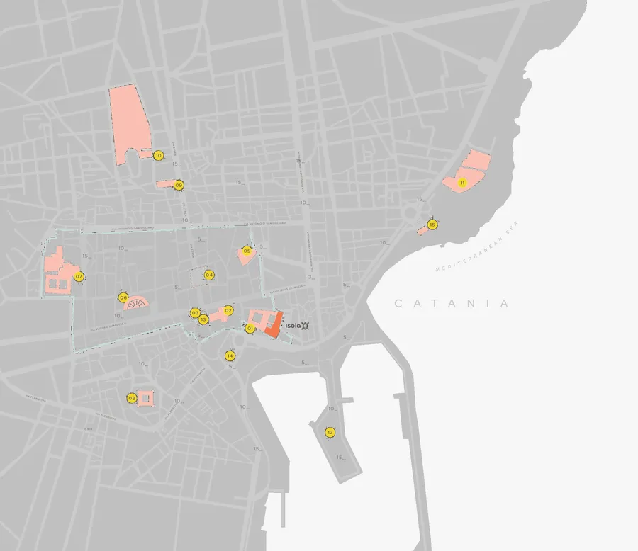 Mappa del centro storico di Catania con la posizione di Isola a Palazzo Biscari, vicino a piazza Duomo
