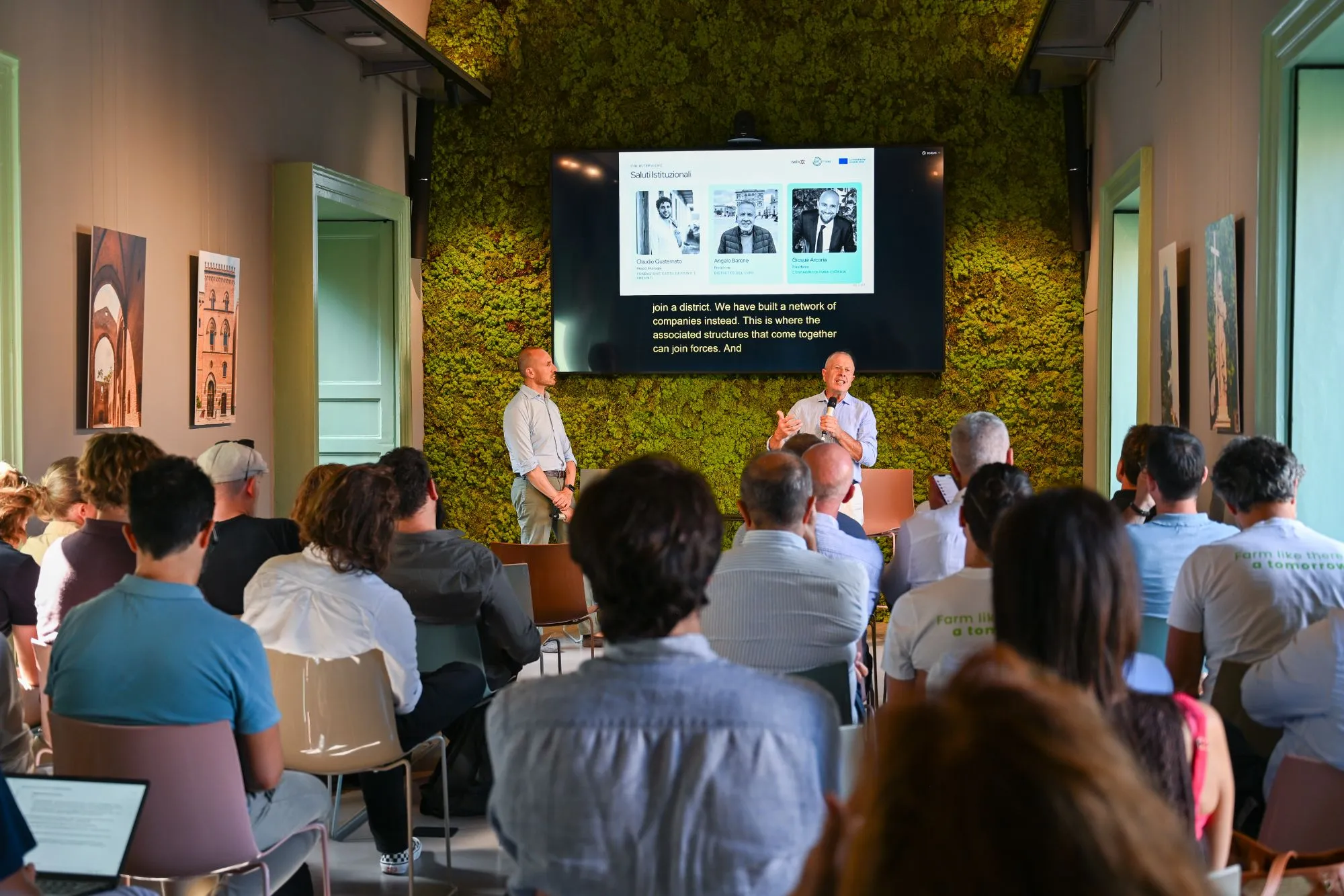Welcome addresses in front of the audience in the room at Isola